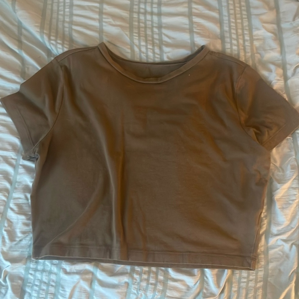 This is a nice flattering cropped green top from wild fable in the size XL